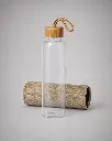 Botella de vidrio NATURE 55 con protección y tapón bambú