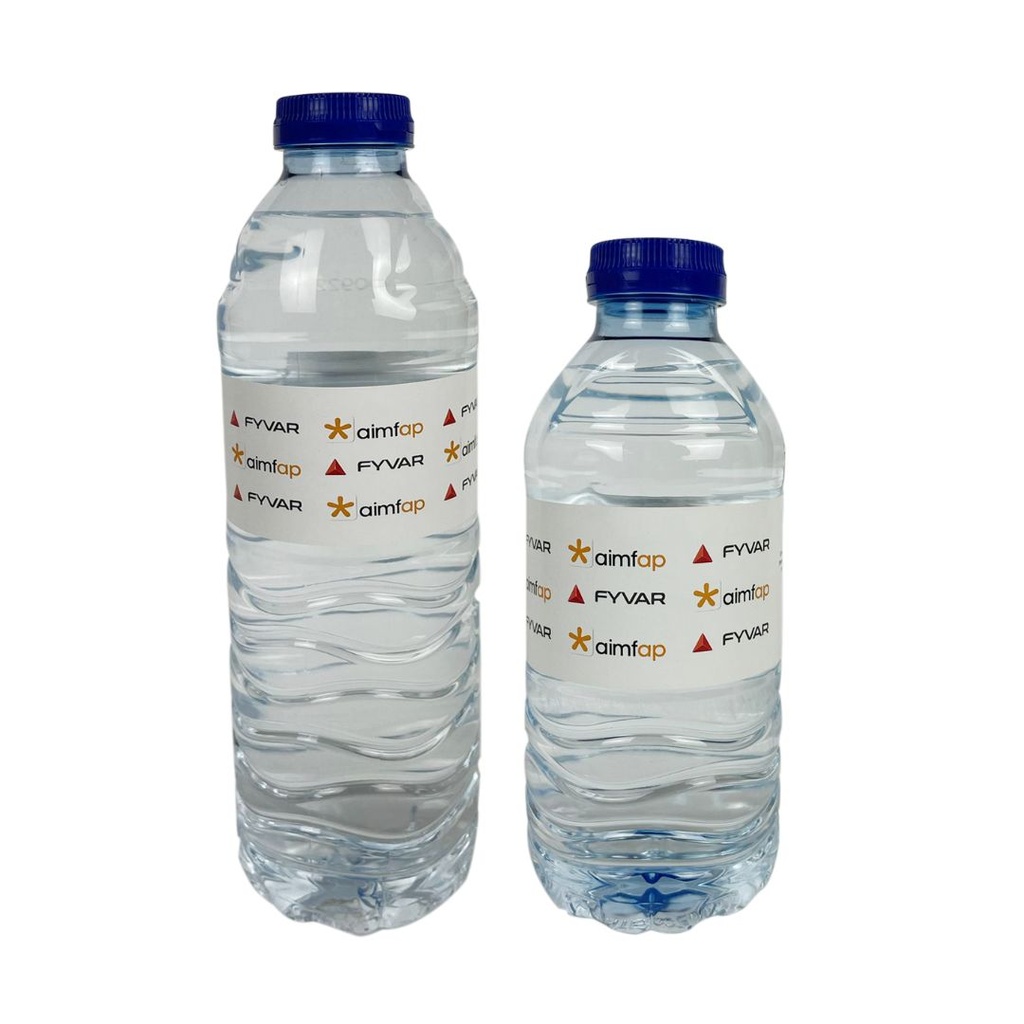 Classica bottiglia d'acqua in PET 