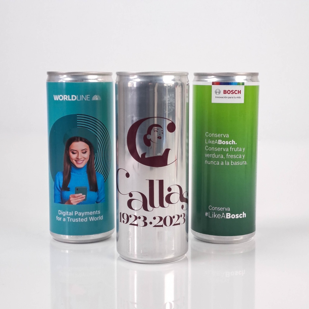 Lata de agua personalizada de 250 ml con gas o con un ligero toque de gas.