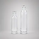 Botella de cristal alta BOTIK con tapón transparente.